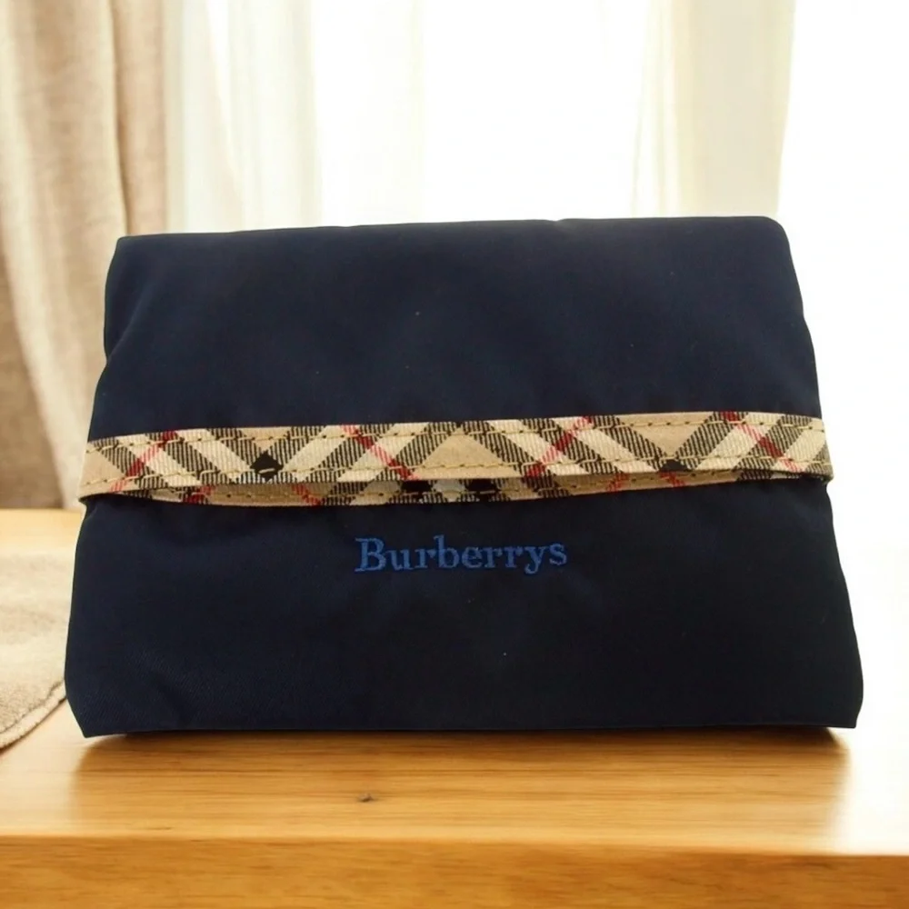 2-Pc Burberrys Set: Towel & Toiletry Pouch 😍🔥